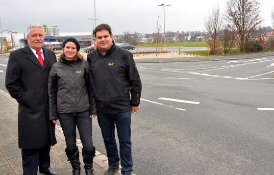 Peter Lerch, Nina Eberle und Jörg Lehnberger freuen sich über den Erfolg der SPD-Initiative