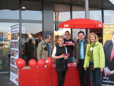 Helmut Keim, Andrea Neß, Johannes Kreuzer, Jörg Lehnberger und Simone Keim stellen sich den Fragen der Bürger