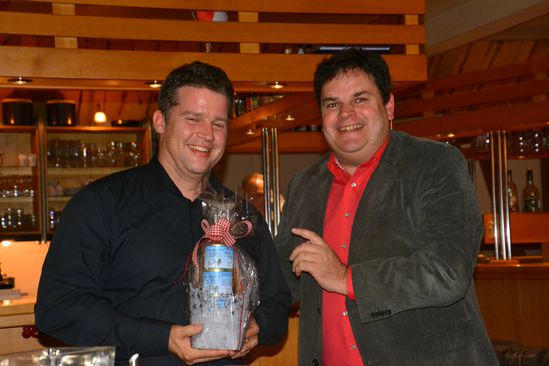 Jörg Lehnberger bedankt sich bei Carsten Träger