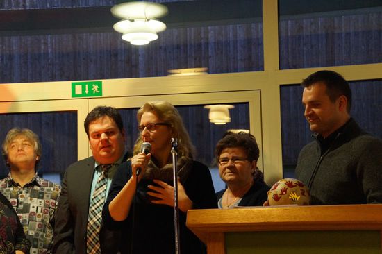 Claudia Lux und Igor Ninic nehmen den Preis entgegen