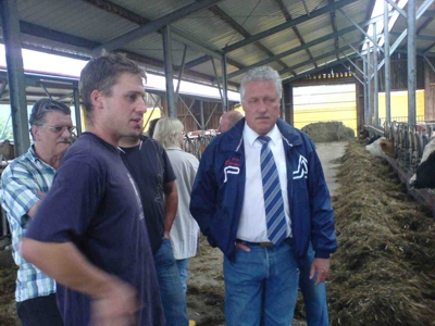 Mathias Heubeck erläutert Bürgermeister Lerch den Betrieb